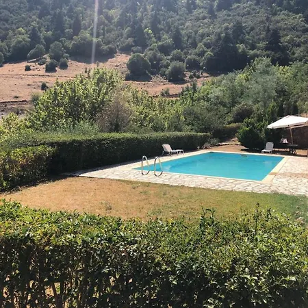 Luxurious Maisonette In The Countryside With A Pool Καλάβρυτα